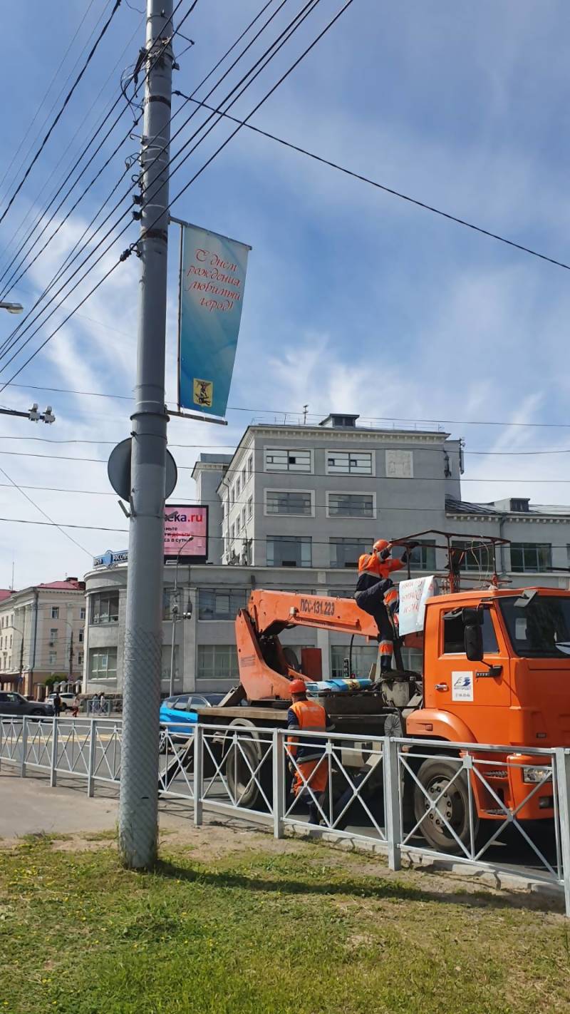 МУП «Горсвет» украшает центральные улицы ко Дню города